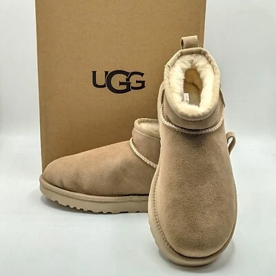UGG Clásico Ultra Mini Mujer Piel de Oveja Gamuza Piel de Oveja Botines (Arena) NUEVO Foto 1 de 4