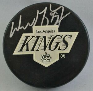 Wayne Gretzky Kings Autographed Puck w/ COA 123021MGL