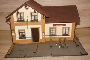 BOD] PIKO escala G 62022 Hotel Goldener Hirsch + 62282 + par de figuras ver fotos - Imagen 1 de 10