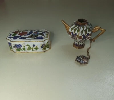 Antigua tetera japonesa en miniatura con esmalte Cloisonne y flores pájaros y caja similar Foto 1 de 4