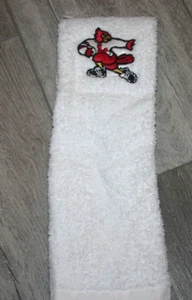 Louisville Cardinals Fußball Spiel gebraucht Heisman Vogel Handtuch Stöcke - Bild 1 von 2