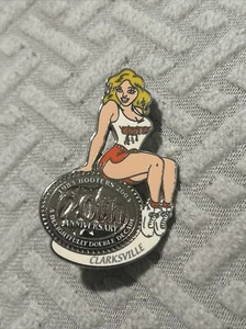 Hooters Restaurant 20th Anniversary Clarksville Indiana Closed 1983-2003 Pin - Picture 1 of 2