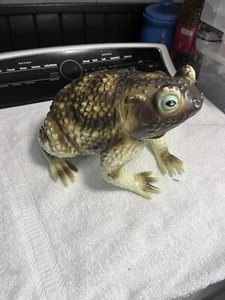 Large Realistic Toad, foam-filled latex rubber 12 Inches Long Made In China - Picture 1 of 5