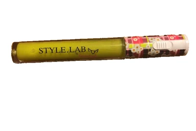 STYLE LAB By Fashion Angel Illuminating Light Up Lip Gloss CHARTREUSE-NEW-SHIP24 - Image 1 of 3