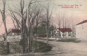 Woodbourne NY Corner Church & Main St. 1912 -- Letrero de postales de tienda de curiosidades - Imagen 1 de 2