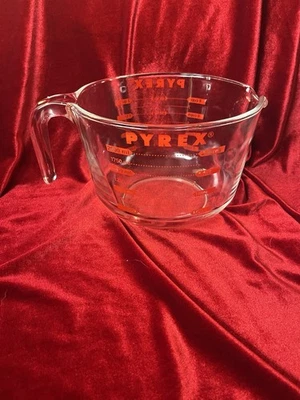 Copo de medição de vidro transparente PYREX 8 xícaras 64 oz, letras vermelhas 2 quartos capital P vintage - Imagem 1 de 4
