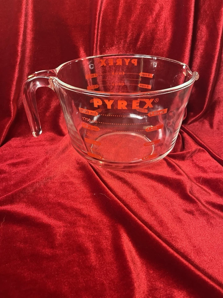 PYREX 8-Cup Clear Glass Measuring Cup 64 Oz, Red Letters 2 Quart capital P Vintg - Image 1 of 4