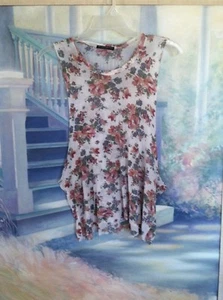 Lovely Brandy Melville Sleeveless Women's Floral Shirt/Tunic One Size Fits All - Bild 1 von 12