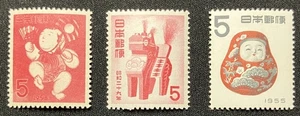 Japan 1953.54.55 Neujahr Briefmarke Puppe, Spielzeugpferd, Daruma Light Crease Curl MNH - Bild 1 von 14