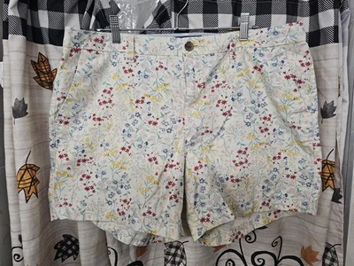 Women's Size 14 White/Blue Floral 100% Cotton Casual Old Navy "Everyday Shorts" - Image 1 of 4