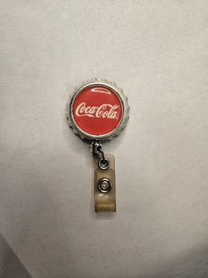 Soporte de identificación de carrete de insignia de tapa de botella vintage Pat. Coca Cola pendiente Foto 1 de 4