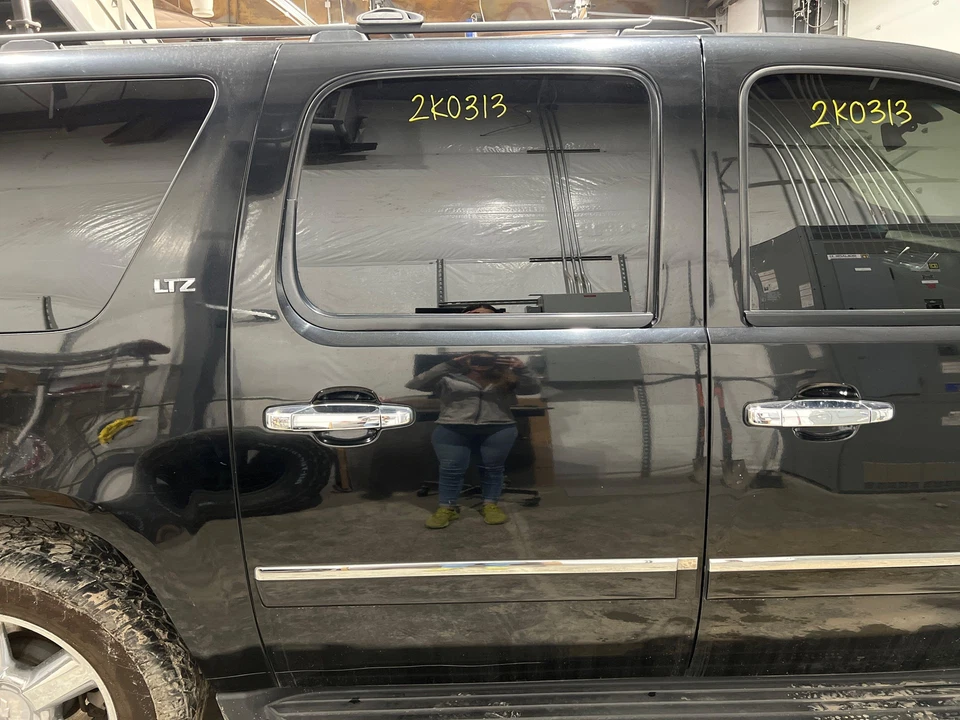 2007-2014 Chevy Suburban 1500 Passenger RH Right Black-41U Rear Power Door Shell Foto 1 de 4