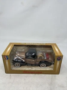 NEW Crown Premium SNAP ON 1937 STUDEBAKER PICKUP TRUCK W/ LOAD 1/24 Diecast (m1) - Picture 1 of 8