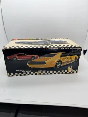 Kit modelo AMT 1967 Oldsmobile Toronado 1/25 iniciado. Todas as peças incluídas - Imagem 1 de 4