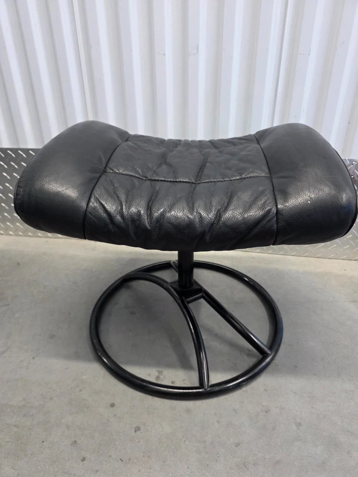 Otomana Ekornes Stressless Vintage Cuero Negro Marco Negro | SIN Función de Inclinación Foto 1 de 4