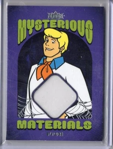 2025 Fleer Scooby-Doo Mysterious Materials Fred Commemorative Swatch Relic #MY-1 - Imagen 1 de 1