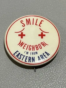 Vintage Amerikanisches Rotes Kreuz Pin Button Lächeln Nachbar Ich bin aus dem östlichen Raum RAR - Bild 1 von 7
