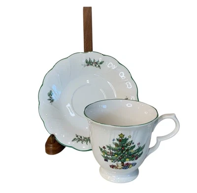 Nikko Felices Fiestas Taza y Platillo Adornos de Navidad China Taza de té Taza de café Foto 1 de 4