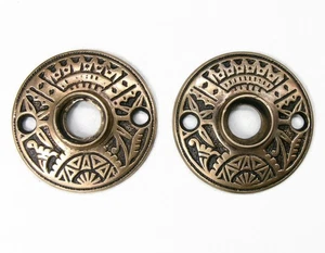 Par de placas traseras antiguas victorianas Eastlake Escutcheon Rosettes placas de puerta - Imagen 1 de 2