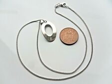 Ladies Lovely Sterling Silver Oval pendant & Chain Stamped 925 Length 16.1/2"