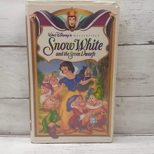 Walt Disney's Masterpiece Snow White and the Seven Dwarfs VHS Clamshell Case - Foto 1 di 3