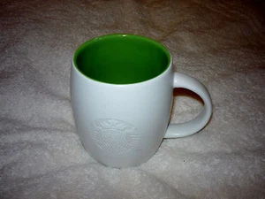 TAZA DE CAFÉ STARBUCKS SIRENA SIRENA 2011 BLANCO VERDE GRABADO BARRIL EN RELIEVE - Imagen 1 de 4