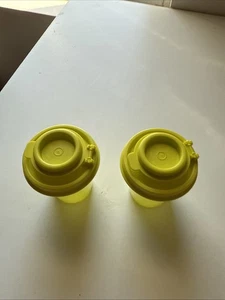 Tupperware Mini Salz und Pfefferstreuer Zwerge Flip Top 2 Unzen grün 4789A-5 Neu - Bild 1 von 4