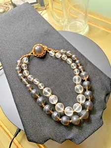 Grueso c1940+ facetado redondo gris y transparente Lucite lg cuentas collar de 2 hilos - Imagen 1 de 12