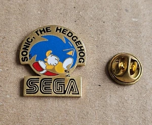 Pin Sonic The Hedgehog SEGA Logotipo Insignia de Metal Giratoria RARO - Imagen 1 de 2