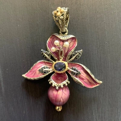 Colgante Barbara Bixby Plata Esterlina Oro 18K Flor Orquídea Esmalte Lolita Estat Foto 1 de 4