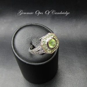 9k 9ct White Gold Peridot and Diamond Halo Ring Size M 1/2 3.48g Hallmarked - Picture 1 of 10