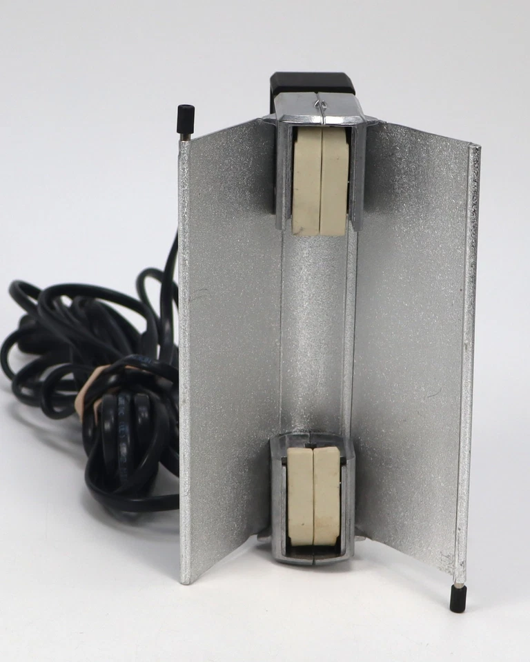 Lowel V Light Photography Flood Light w/ Adjustable Reflectors - No bulb - Image 1 of 4