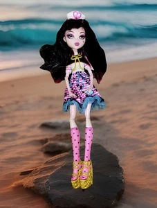 MONSTER HIGH ~ Draculaura Shriekwrecked Doll Outfit Shoes Hat Necklace 2008 - Picture 1 of 5