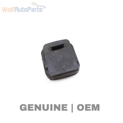 1996-2001 AUDI A4 AVANT B5 - верхний радиатор резиновое крепление 8D0121276 - Изображение 1 из 4