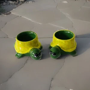 2 x Tazas Huevo Tortuga Marina, Vajilla Critters Verde y Amarillo, Nuevo en Caja Idea de Regalo - Imagen 1 de 7