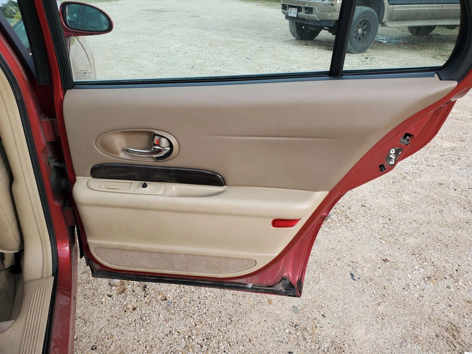 Panel de puerta interior trasero derecho (sin manija) (sin interruptores) Buick LeSabre 2000-2005 Foto 1 de 4