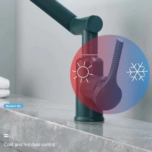Grifo de cocina giratorio 360 grados con 4 modos de pulverización diseño ahorro de espacio - Imagen 1 de 5