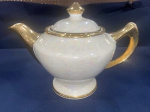 Antiguo Luster ware Co. Tetera blanca con adornos dorados - Imagen 1 de 8