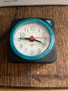Reisewecker kommt verpackt mit AA Akku - Bild 1 von 5