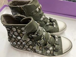 Damen Leader Sneaker Mit Nieten. Größe 37 - Bild 1 von 4