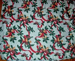 "Mantel de Navidad campanas de poliéster piñas acebo 58"" x 76" - Imagen 1 de 1