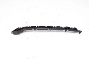 2022-2024 MITSUBISHI OUTLANDER REAR RIGHT SIDE BUMPER MOUNT BRACKET OEM - Foto 1 di 6