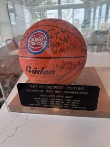 Detroit Pistons 1987-1988 Team Autographed Ball - Picture 1 of 2