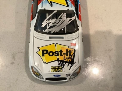 Ford Fusion 2005 autografiado por Greg Biffle & Roush post-it NG fundido a presión y tarjeta Foto 1 de 4