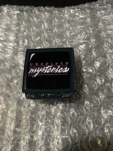 Ungelöste Rätsel Emaille Pin SELTEN True Crime TV Dateline Forensic Files - Bild 1 von 6