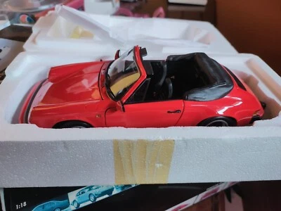 Porsche 911 Carrera Cabrio 1983 rosso scala 1/18 Minichamps usata con scatola. - Immagine 1 di 4