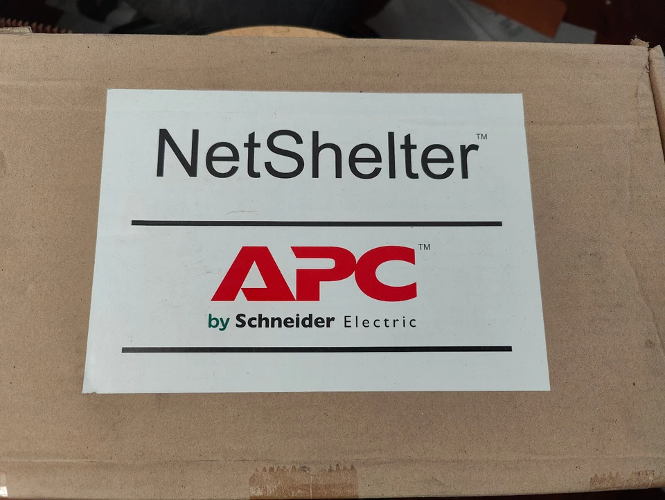 APC AR7700 NetShelter SX Stabilizer plate AR7700 600mm/750mm - Image 1 of 4
