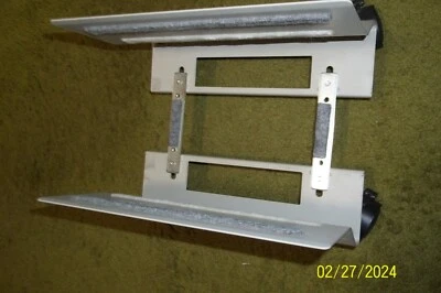 Carro con soporte para torre de computadora CPU/soporte para PC ajustable y móvil de metal Foto 1 de 4