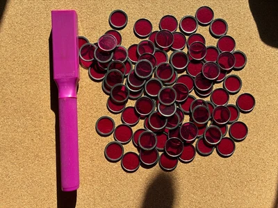 Mega varita magnética rosa vintage, fichas de bingo borde de metal marcadores de juego hechos en EE. UU. Foto 1 de 2