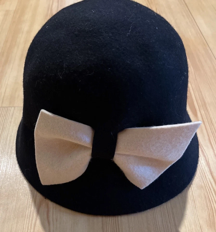 Женская шляпа черный войлок колокольчик с бежевый бант зимний тихий роскошный войлок - Изображение 1 из 4